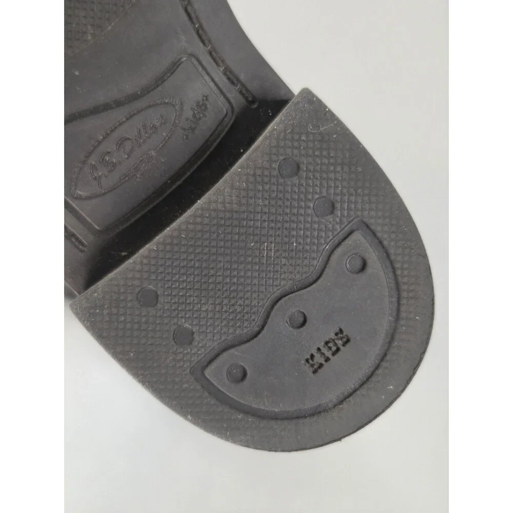J.B. Dillon signs wear